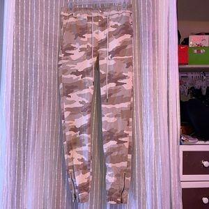 American eagle camo pants